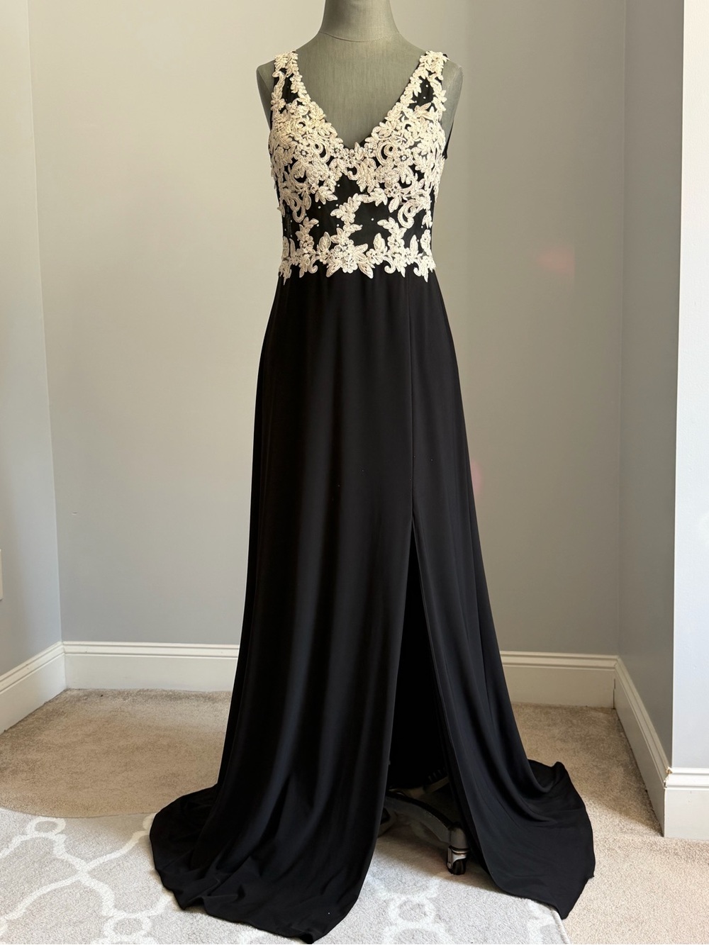 Elegant Black Floor Length Evening Gown with Ivory Lace Appliqué Bodice Size 12